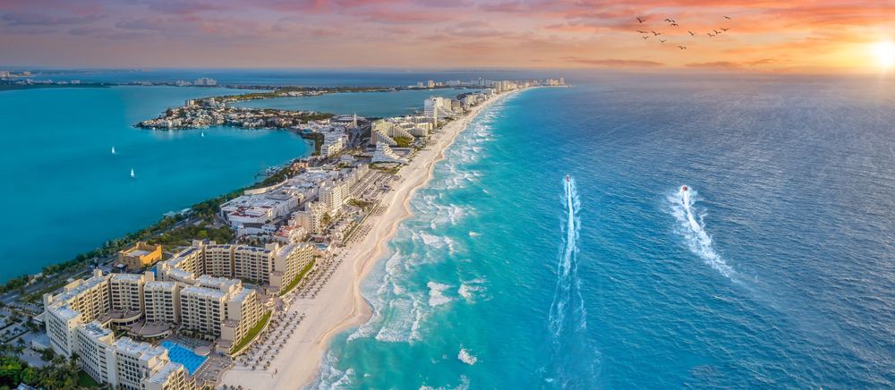 Beach vibe — Cancún-style coastline